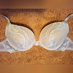 🤍Victoria's Secret Cream and White Lace Pushup Underwire Bra